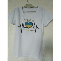 Вишиванка футболка "Україна в серці" вишита бісером