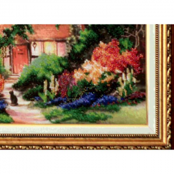 Картина вышитая бисером "Милый Дом" оформлена в раму качественным багетом в багетной мастерской